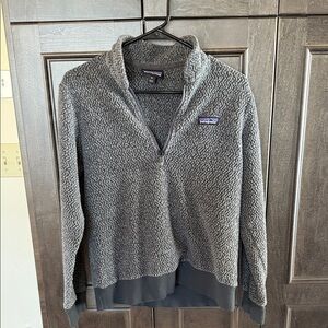 Women’s Patagonia fleece pullover
